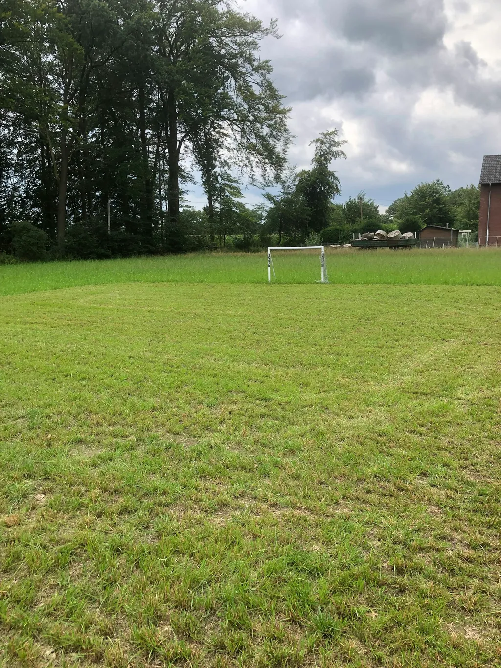 Camping auf der Wiese – Natur Pur