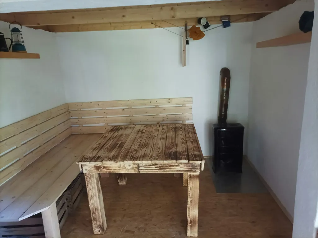 Holzhütte mit 3000m² Waldgrundstück