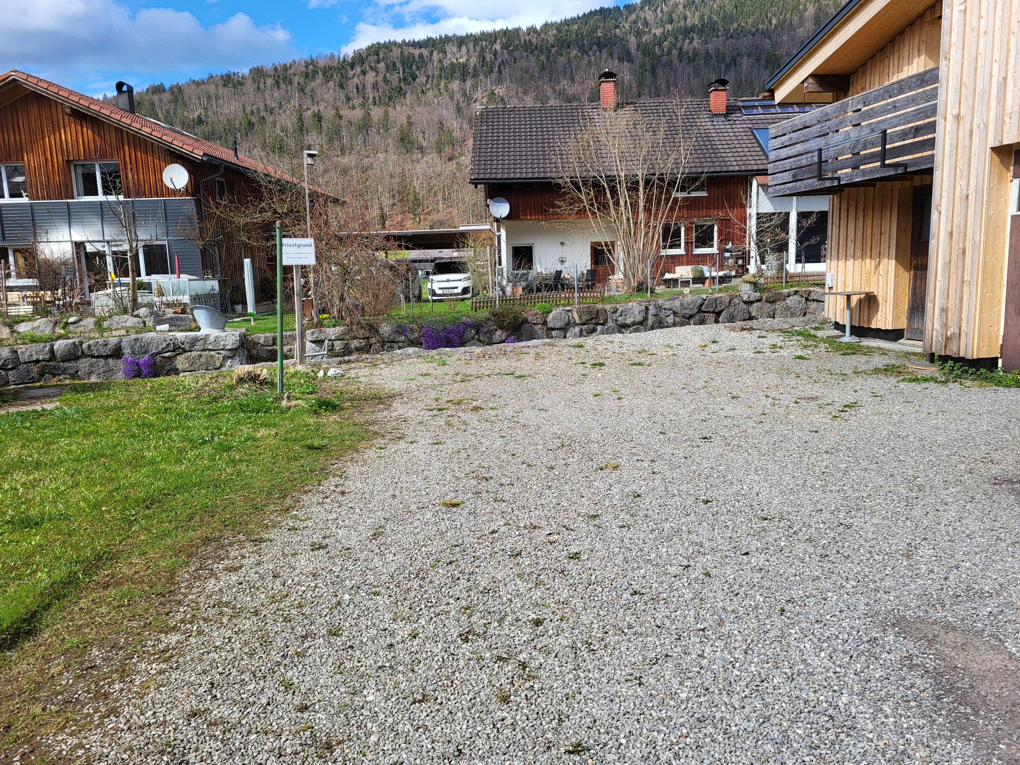 Abstellplatz direkt im Ortskern von Bezau