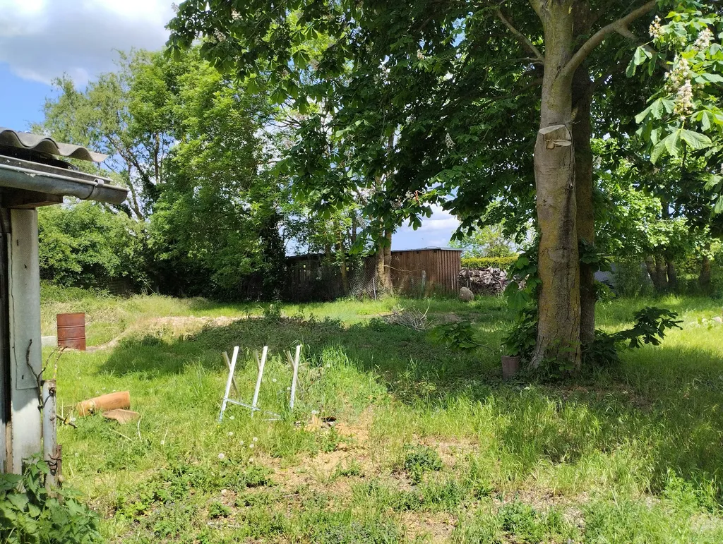 Hofplatz für Bus und Zelt