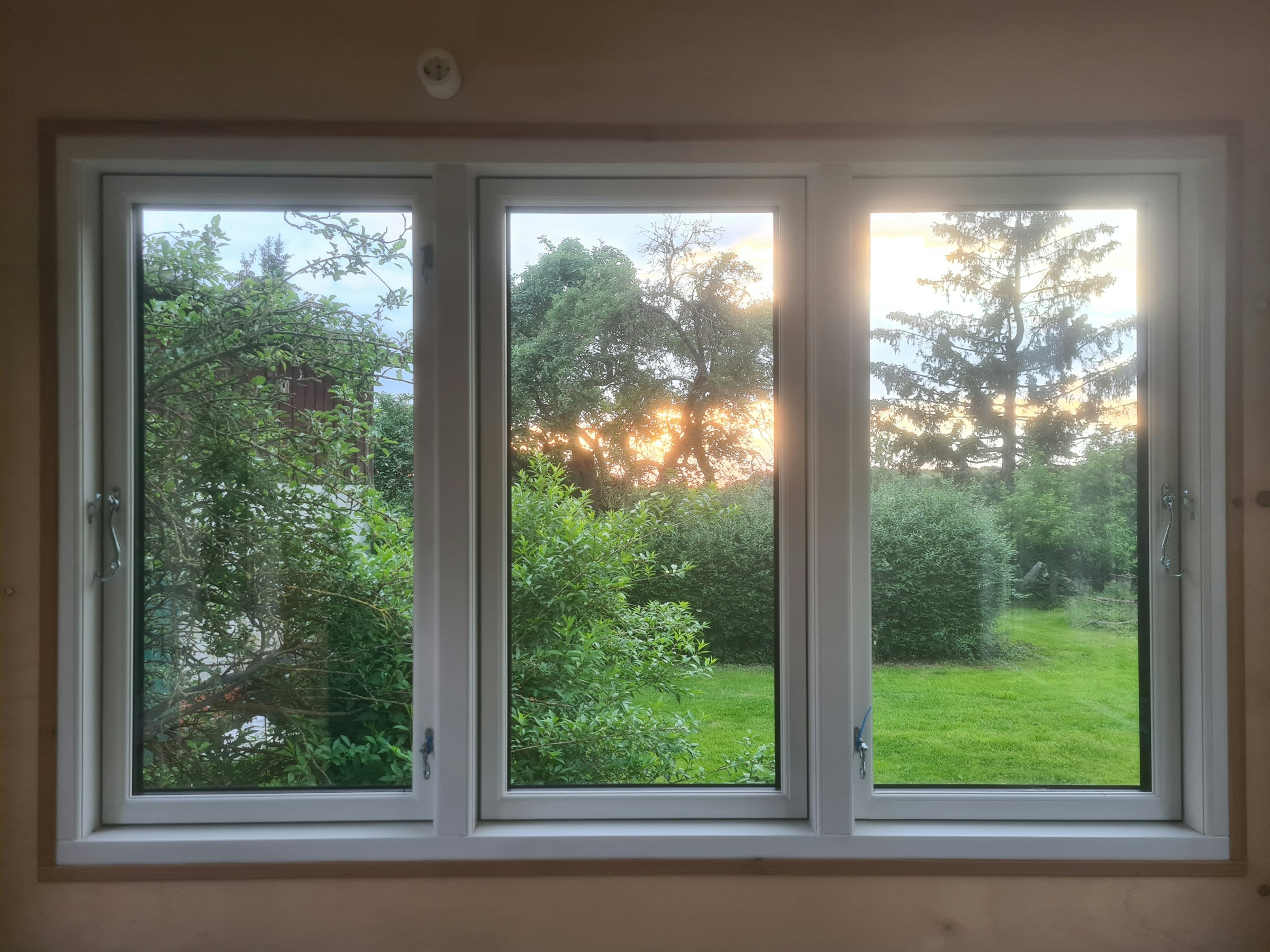 Gemütlicher Bauwagen im Grünen