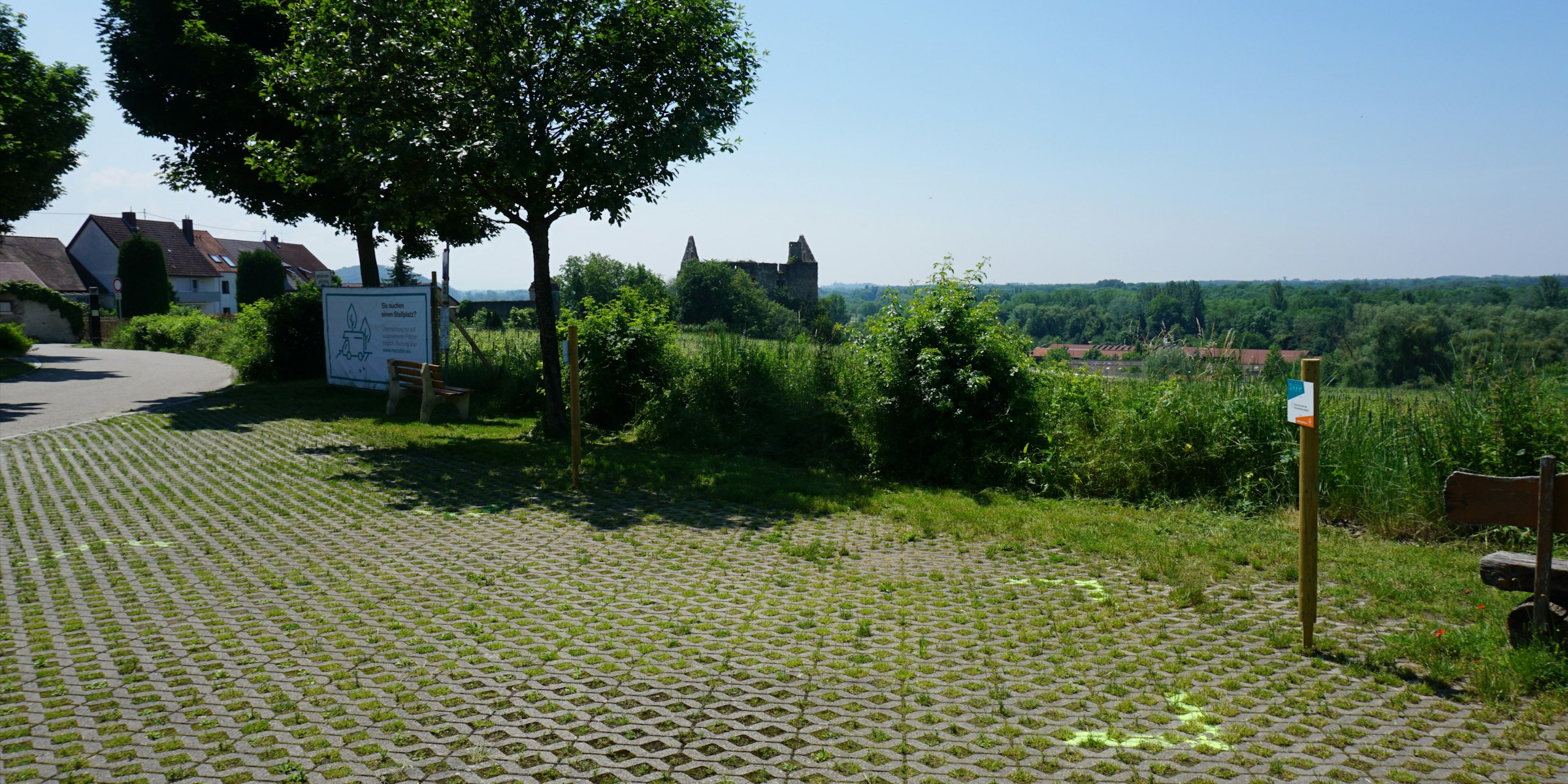 Parkplatz Friedhof V.-Burkheim — photo 4