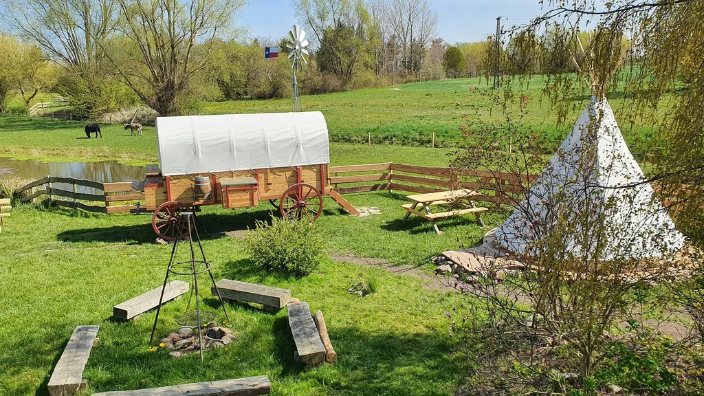 Planwagen auf der Horse Lake Ranch