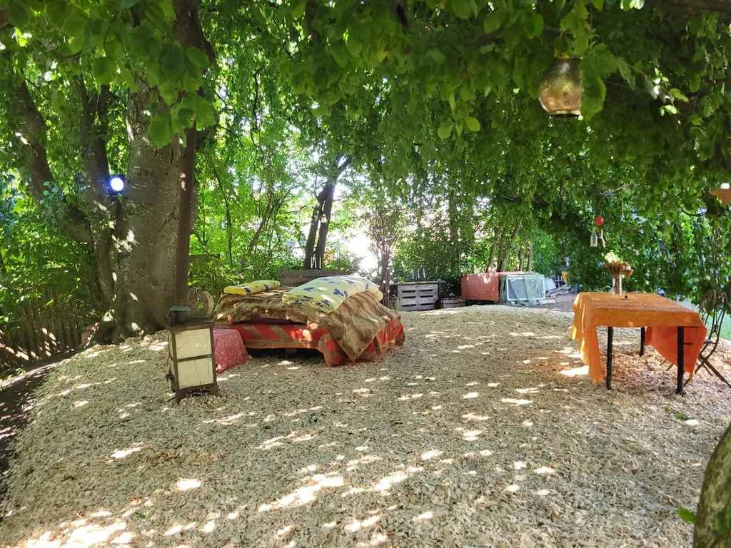 KRAFTORT Blätterwald Zimmer Villa Hühnerbunt
