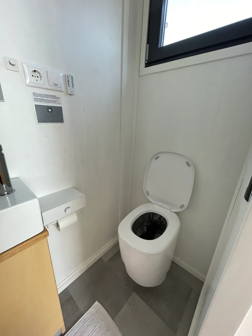 autarke wasserlose Toilette