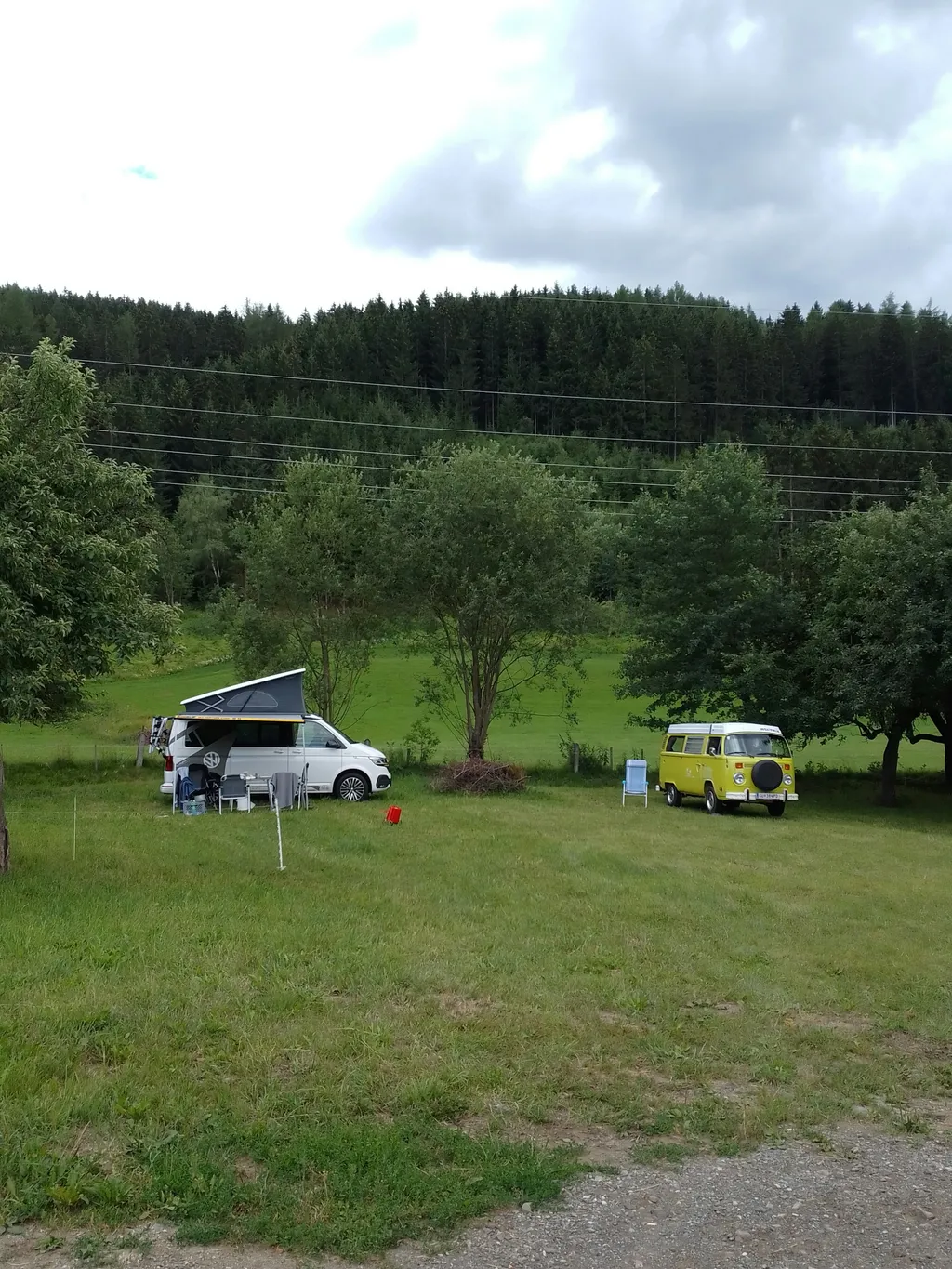 Ruhiger Obstgarten und Bauernhof