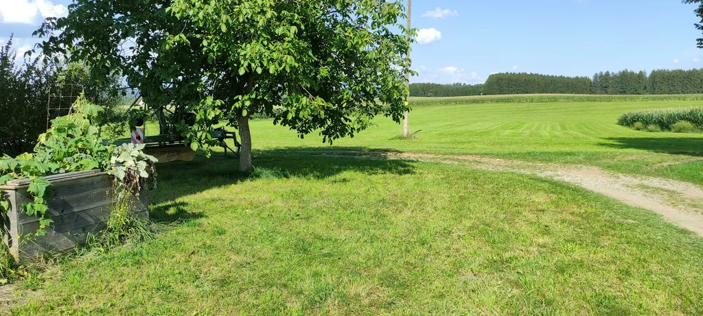 Abgelegener Bauernhof im Grünen