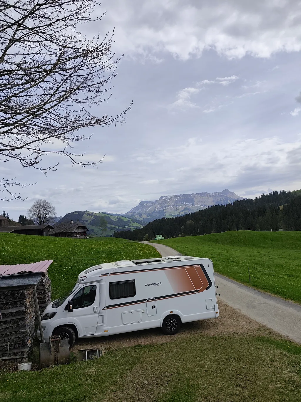 Bödelihof - Bergbauernhof, Bergsicht, im Grünen
