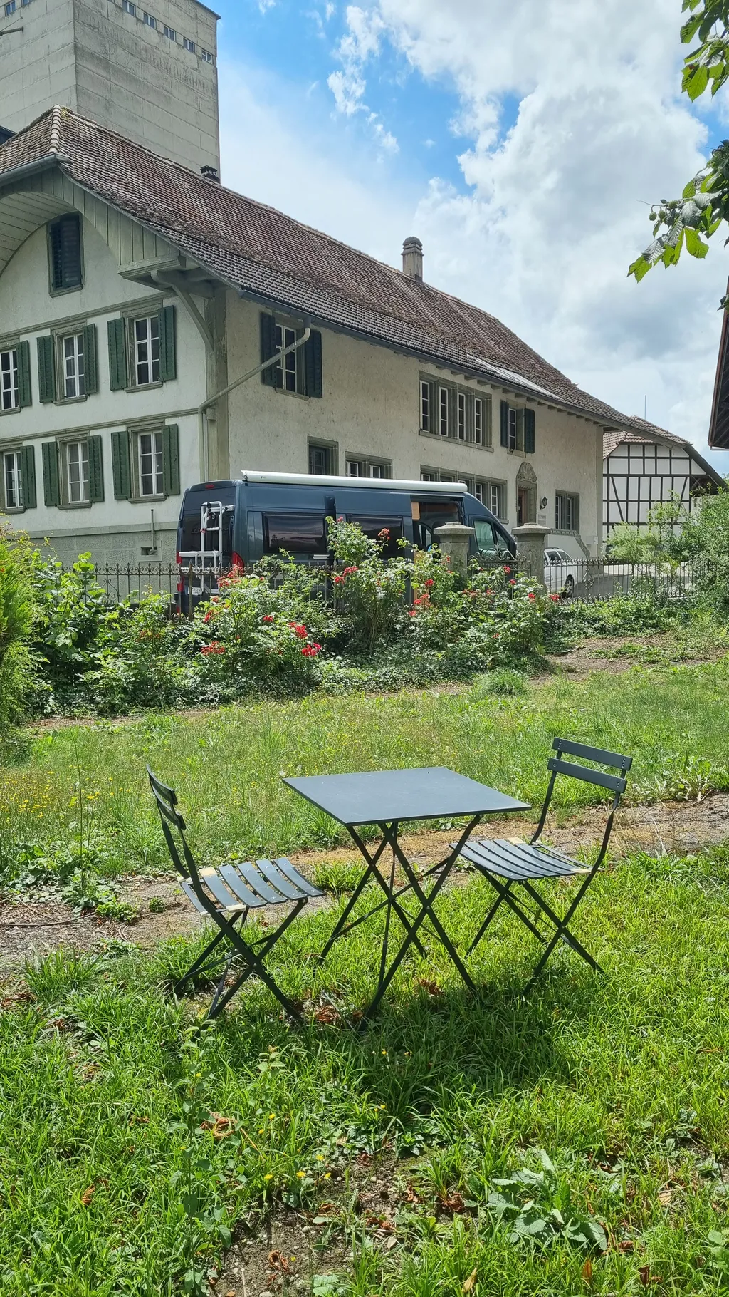 Lauschiger Garten mit sanftem "Bachgeplätscher"