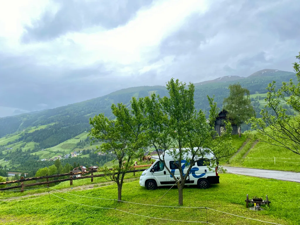 Sonnige Wiese beim Bio-Bergbauern auf 1.300m