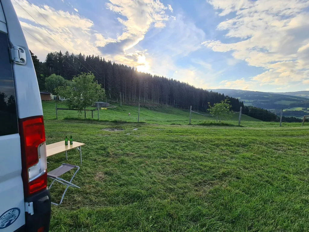 Sonnenuntergang über der Saualpe. Stellplatz direkt an unserer Weide!