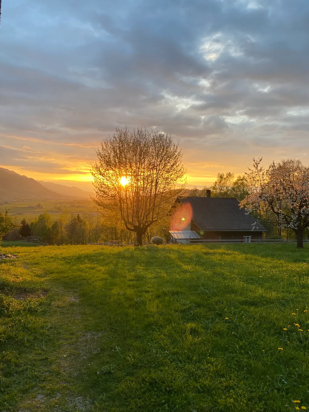 Paradiesli mit Ausblick, Hotpot & Abendrot