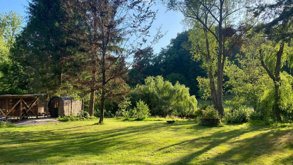 Parkähnliches Grundstück mit Wellnessangebot