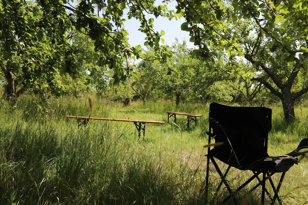 Wilde Ruhe auf naturnaher Obstwiese