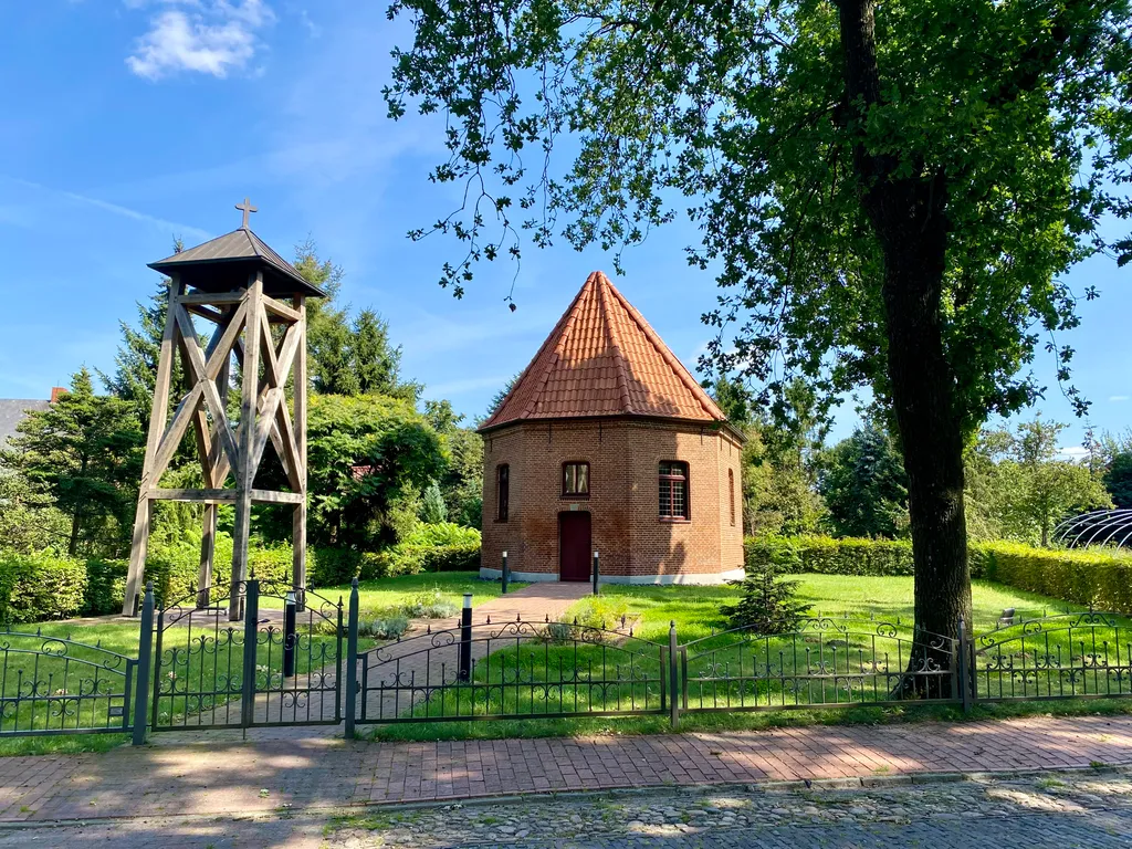 historische Kapelle, direkt nebenean