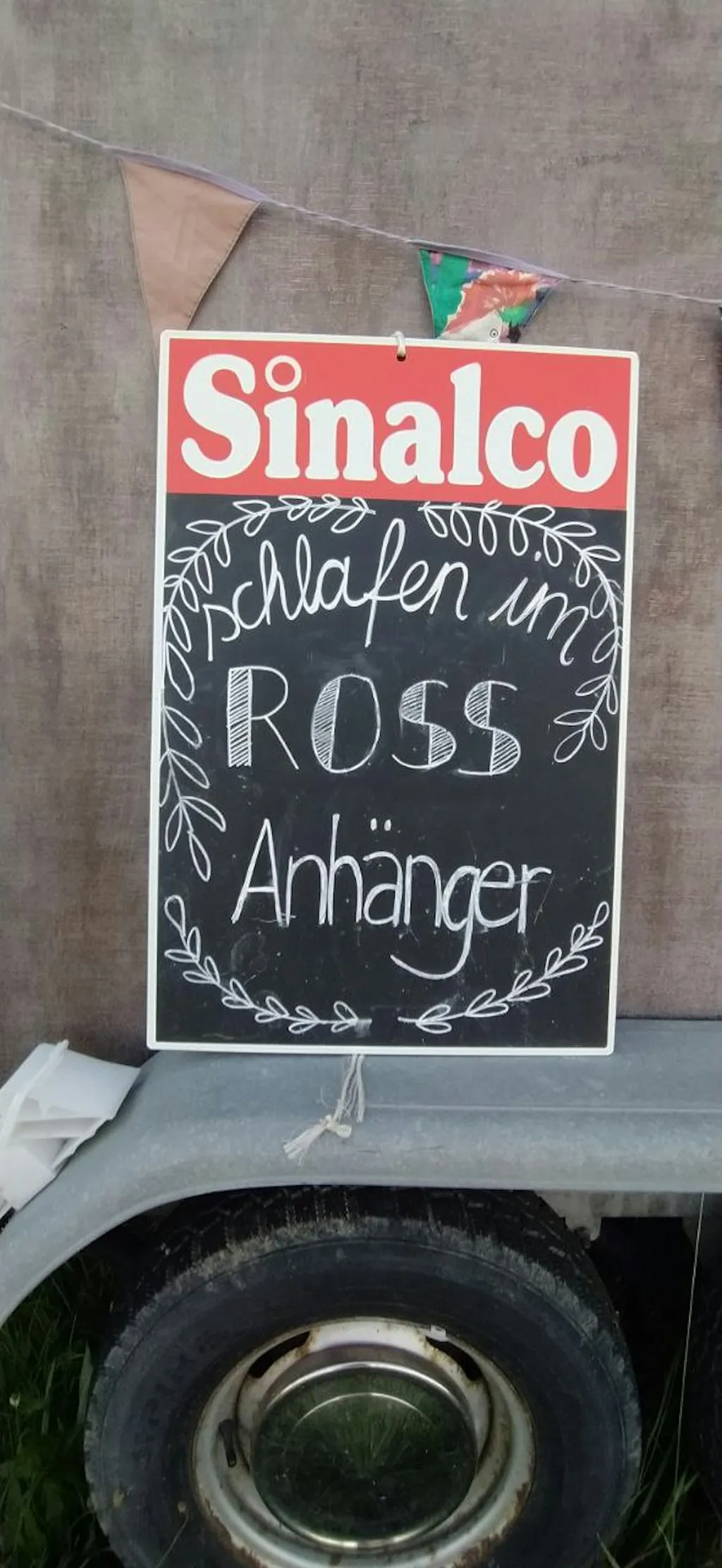 Schlafen im Ross-Anhänger