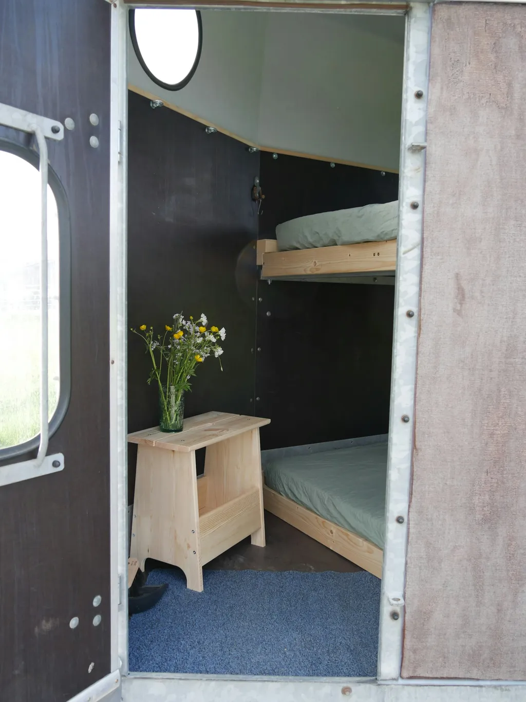 Schlafen im Ross-Anhänger