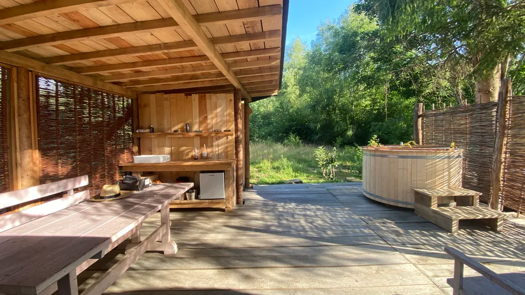 Parkähnliches Grundstück mit Wellnessangebot