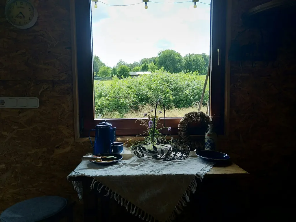 Trapperhütte „Demian“ am Teich