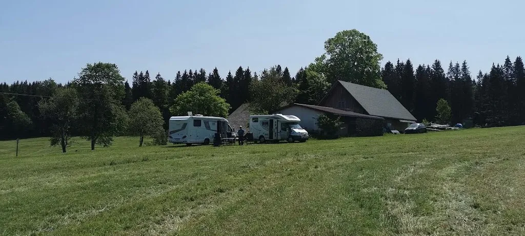 Stellplatz mit Sternenhimmel