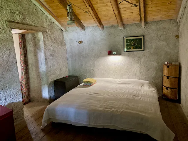 Doppelbett im Schlafzimmer