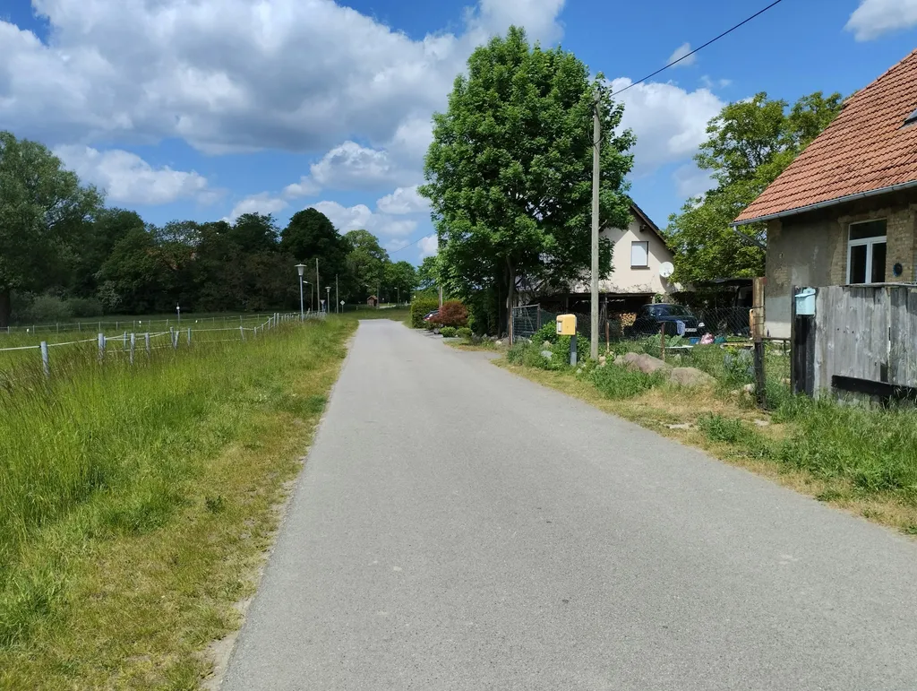 Hofplatz für Bus und Zelt