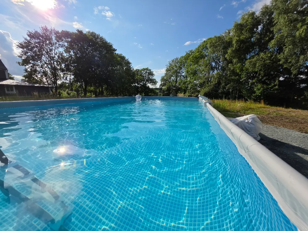 Beheizter Außenpool von ca. März bis Oktober zwischen 25-27 Grad