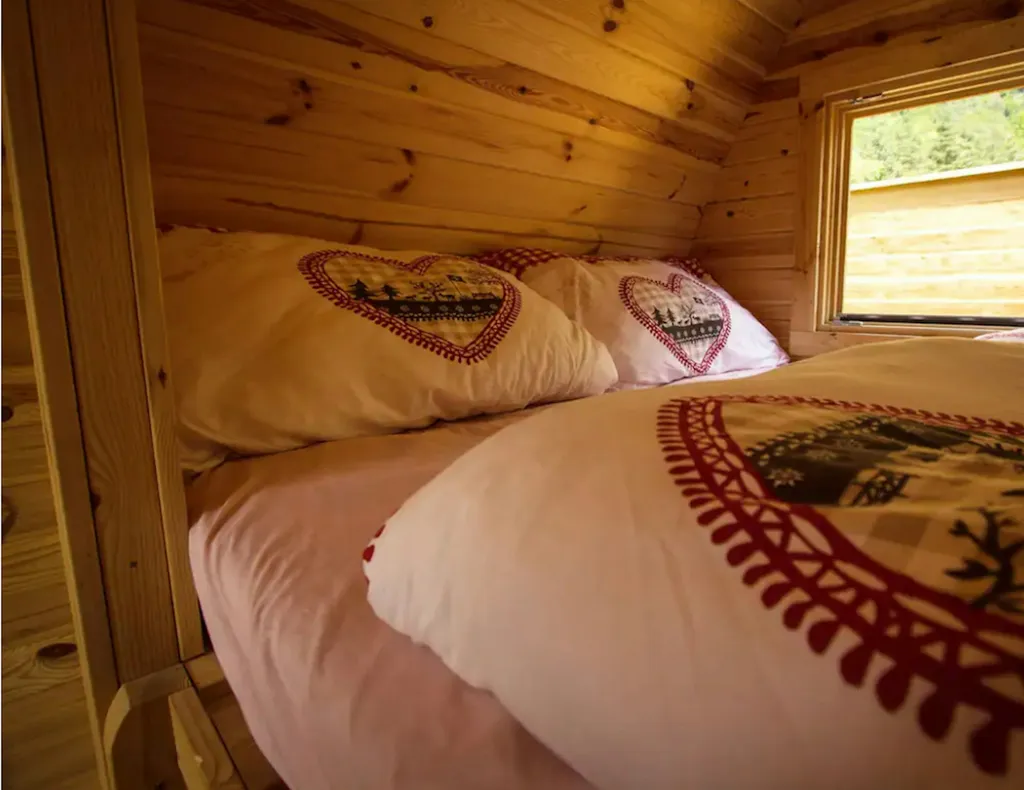 Uriges Schlaffass auf dem Marchhof