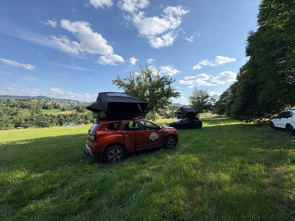 Naturcamp Kadenbach - Mit Dachzelt am Lagerfeuer