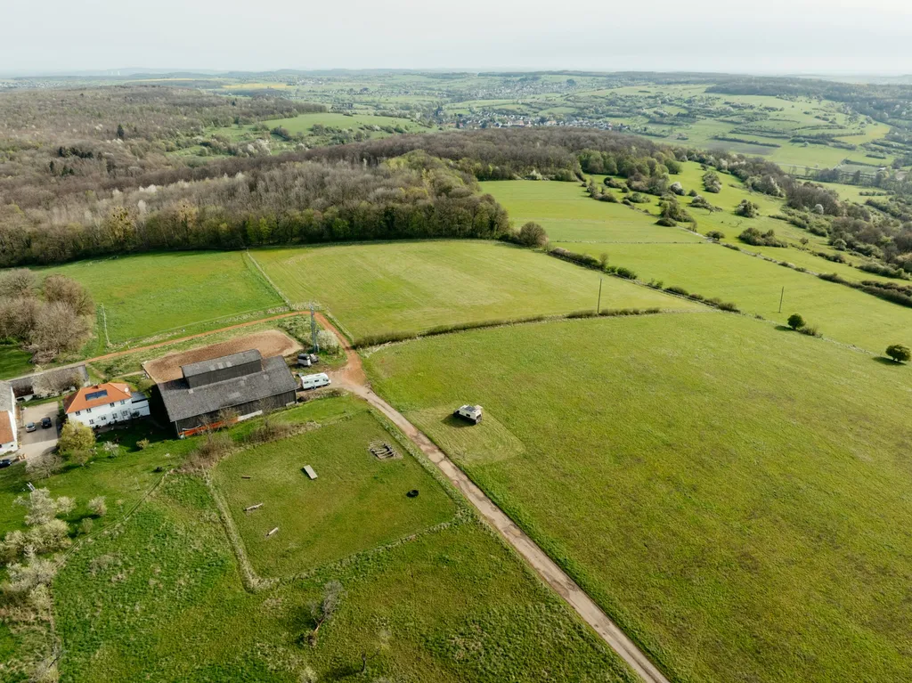 Hof mit Fernblick in der Biosphäre