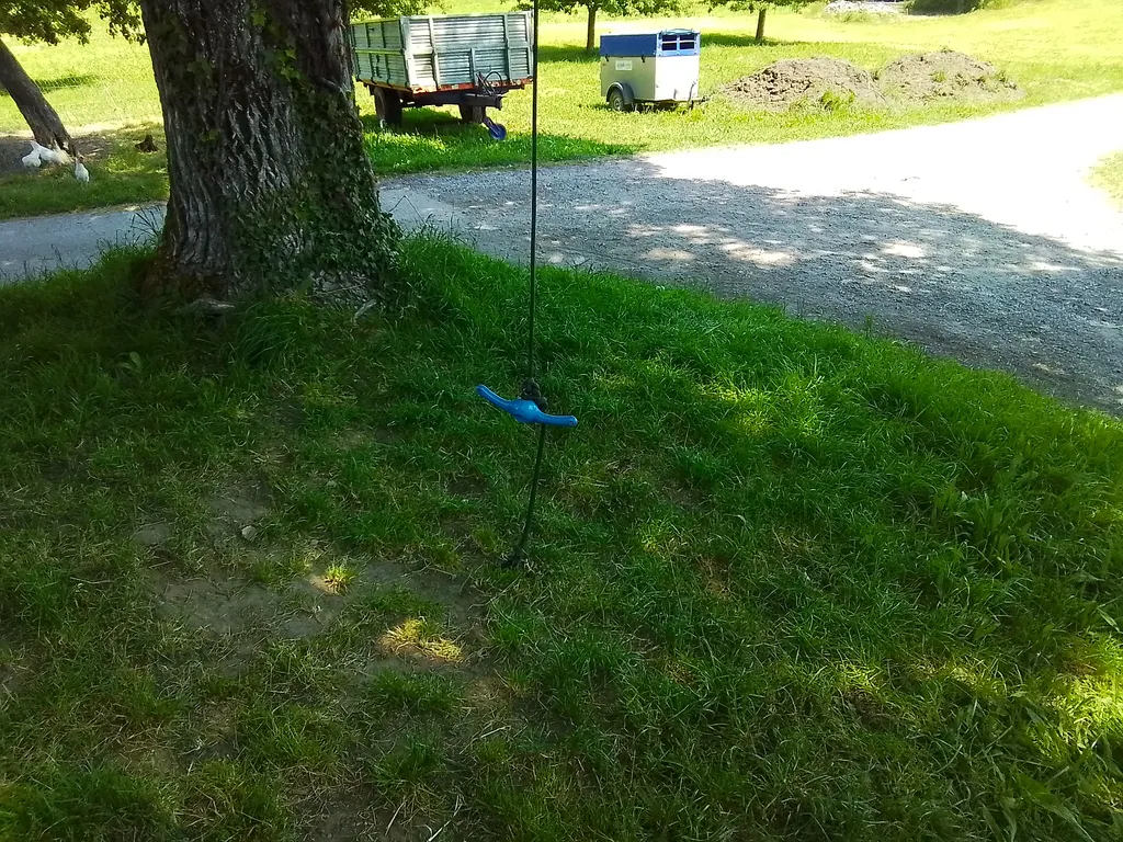Campen auf dem Bio Bauernhof mit dem Zelt und Velo