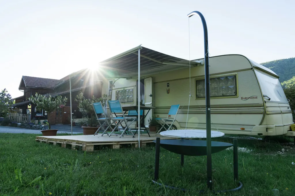 Western-Caravan im Berner Jura
