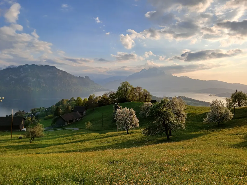 Zelten mit traumhafter Aussicht auf See & Berge