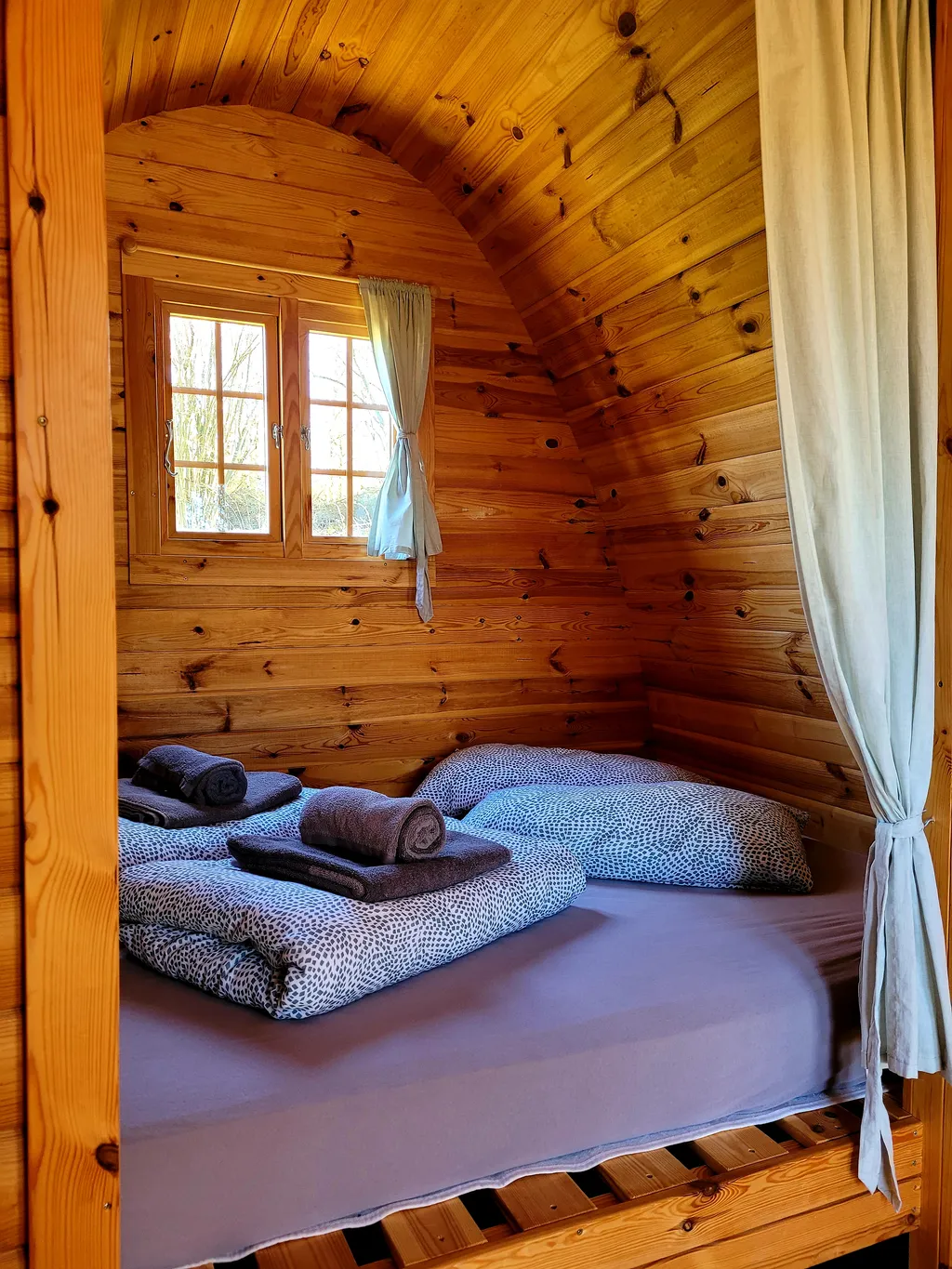 POD Dachsbau, Innenansicht, inklusive Wäschepaket, Edelstein- und Nationalparkregion Hunsrück-Hochwald