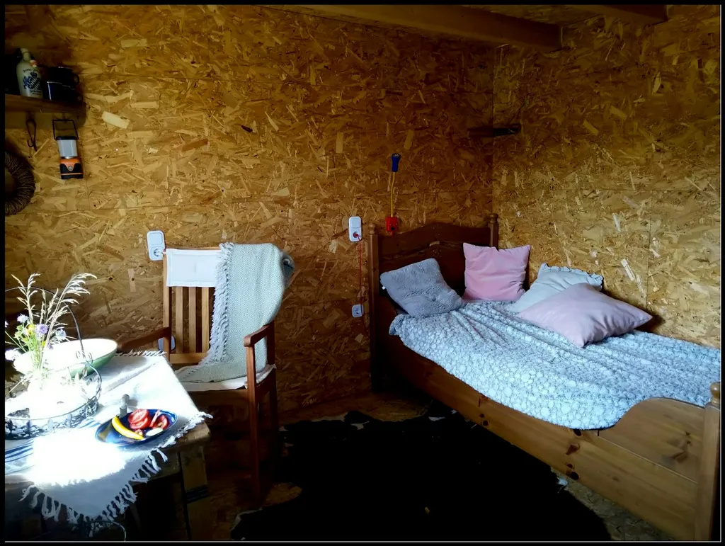 Trapperhütte „Demian“ am Teich