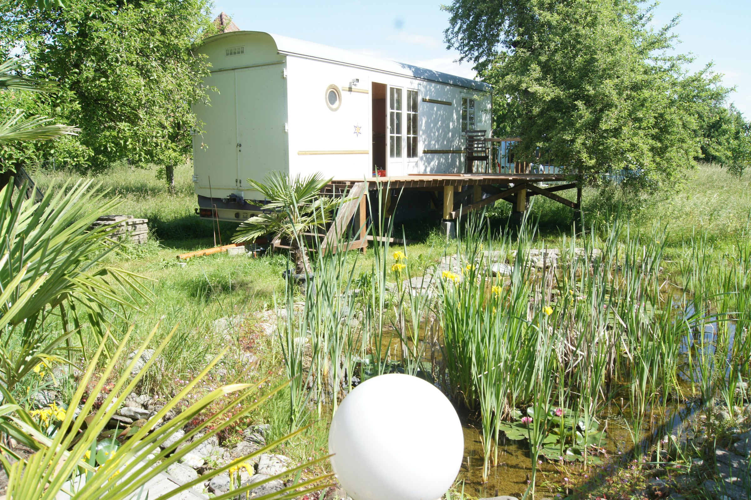 Zirkuswagen im Naturpark