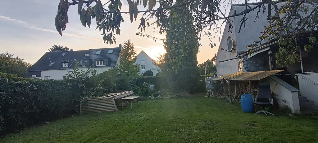 Grüne Gartenwiese nähe Ostparksiedlung