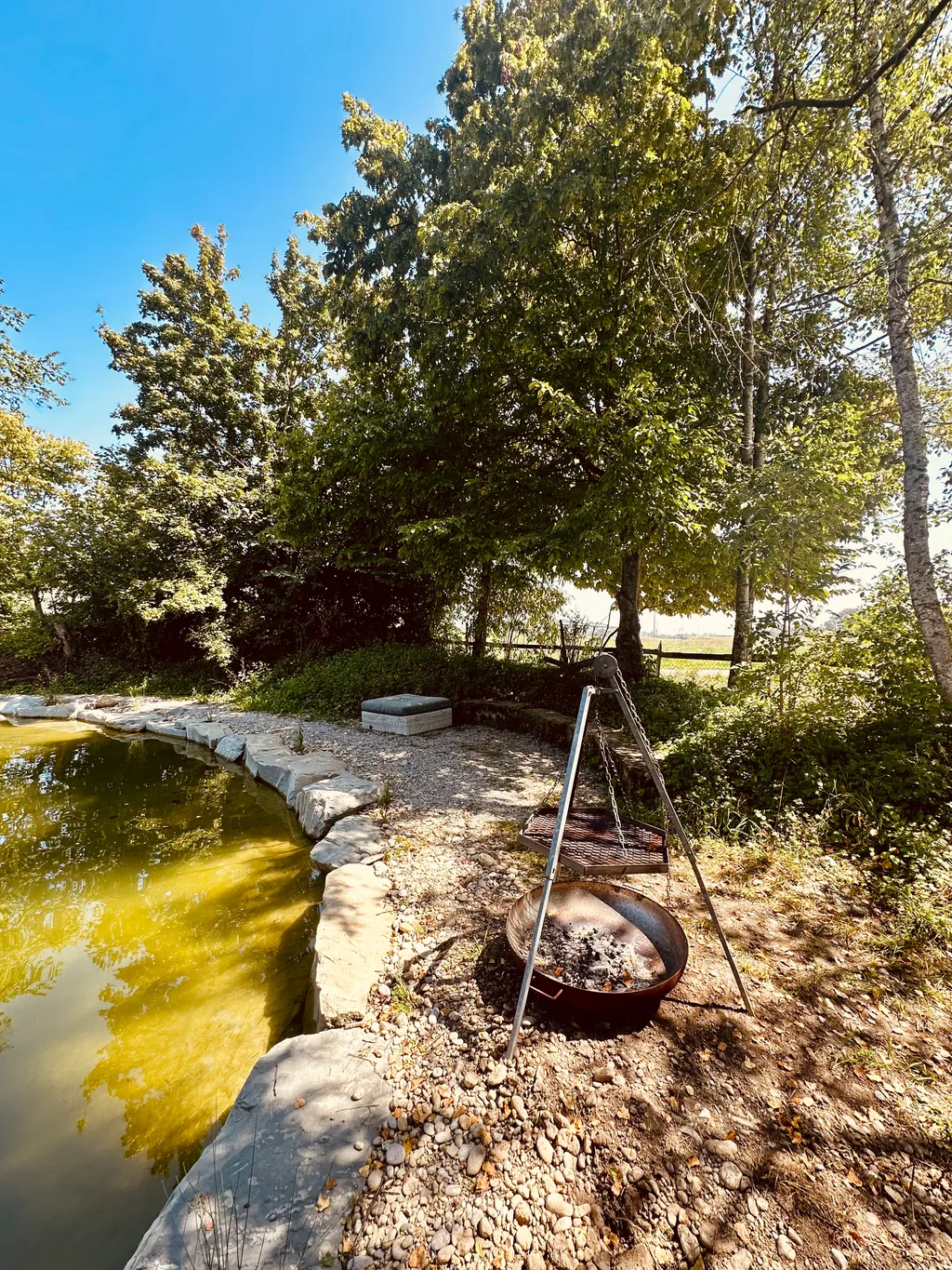 Feuerstelle mit Grillrost