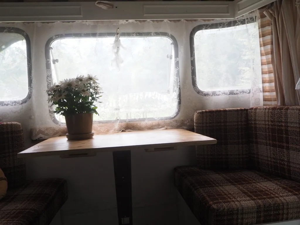Cozy Vintage Caravan in the Woods - OffGrid Escape