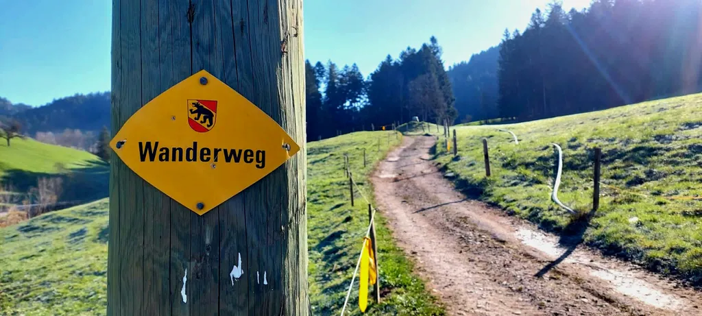 Unser Bauernhof liegt direkt am Wanderweg🥾