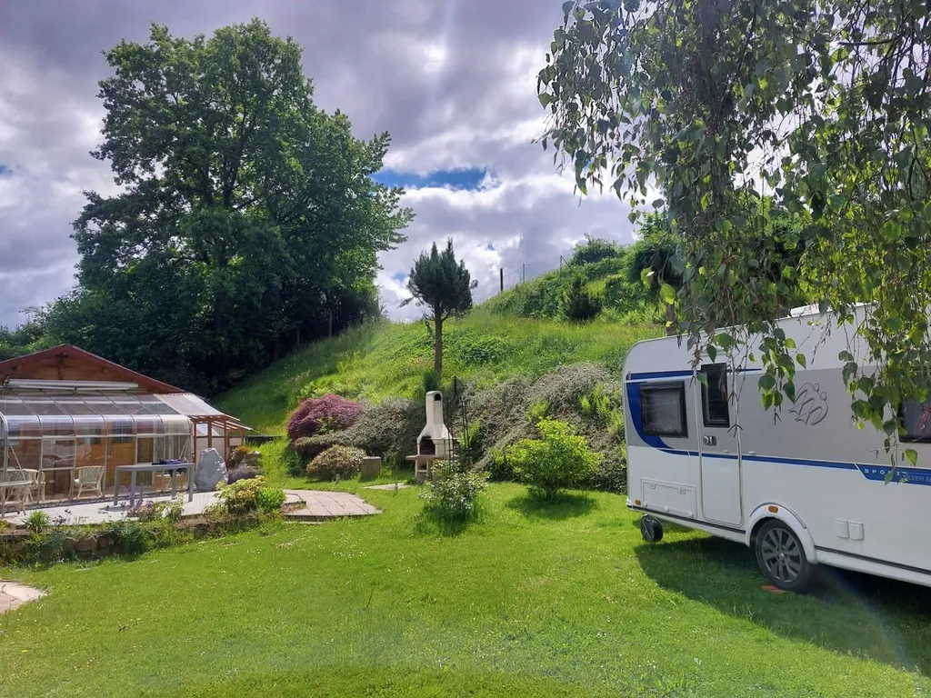 Idyllisch-sicherer Garten am Bach