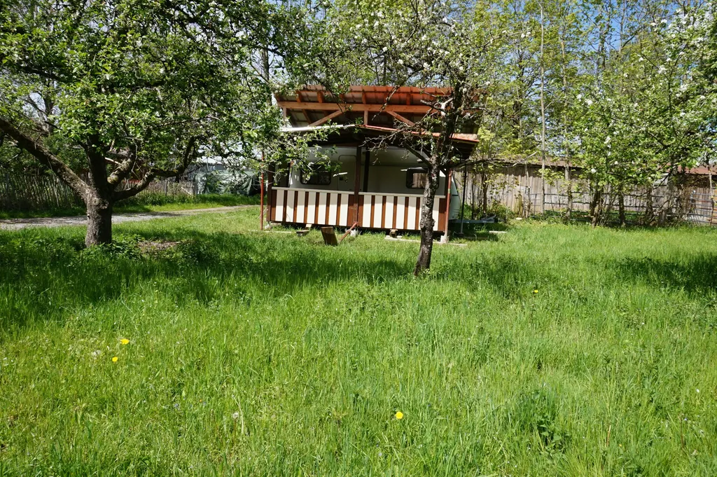Schönes Plätzchen neben Biohof