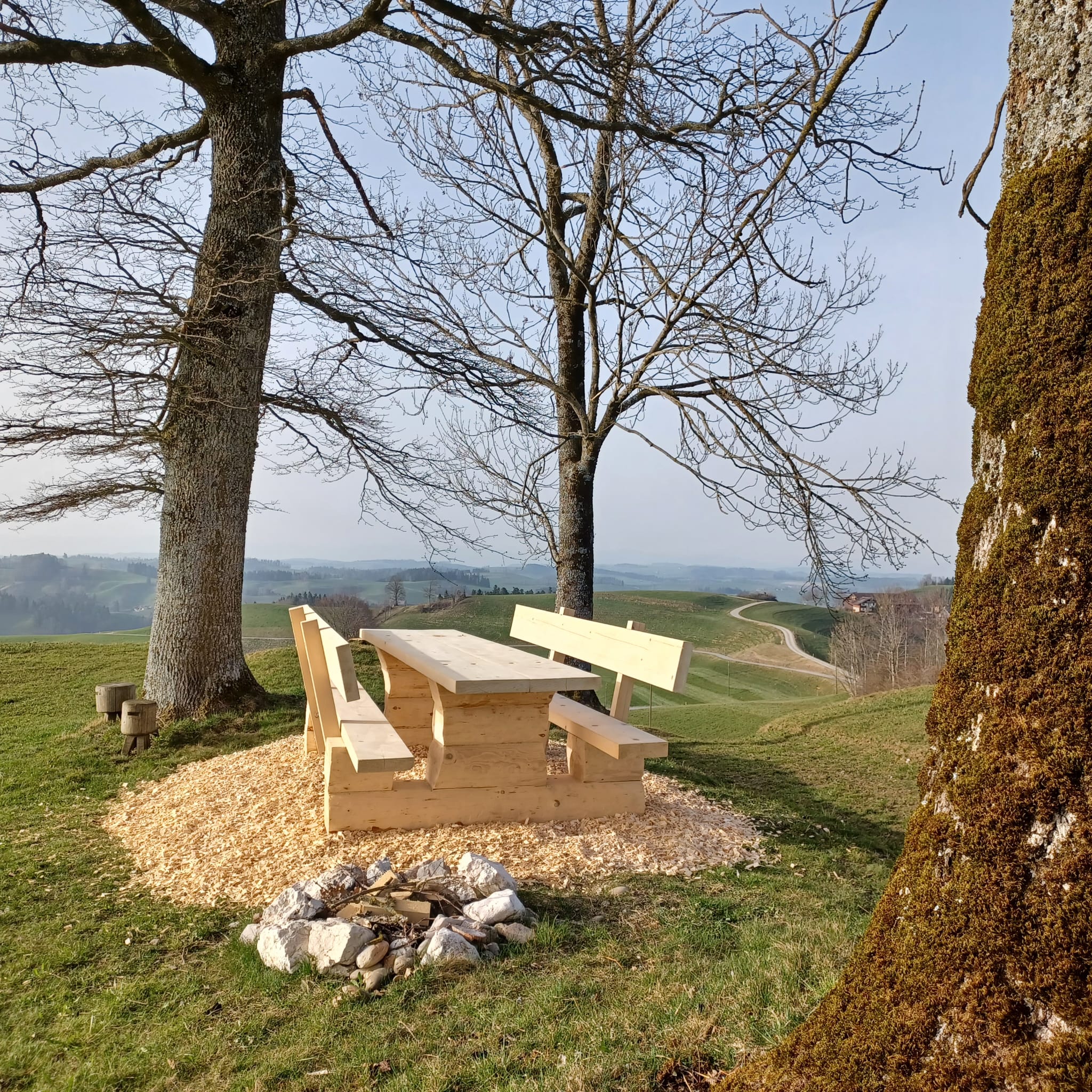 unser neues Highlight ab sofort...
neuer Tisch mit Bänke, lädt einmal mehr zum verweilen ein....