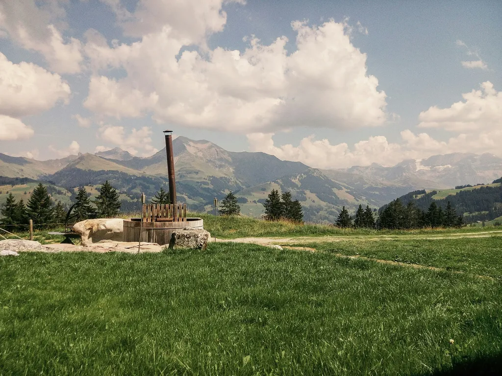 Ritz Camp - Berge im Blick