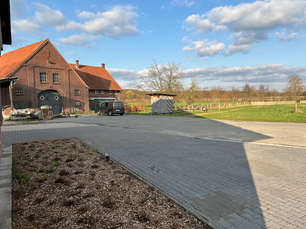 Blick auf unsere Stellfläche vor der Remise