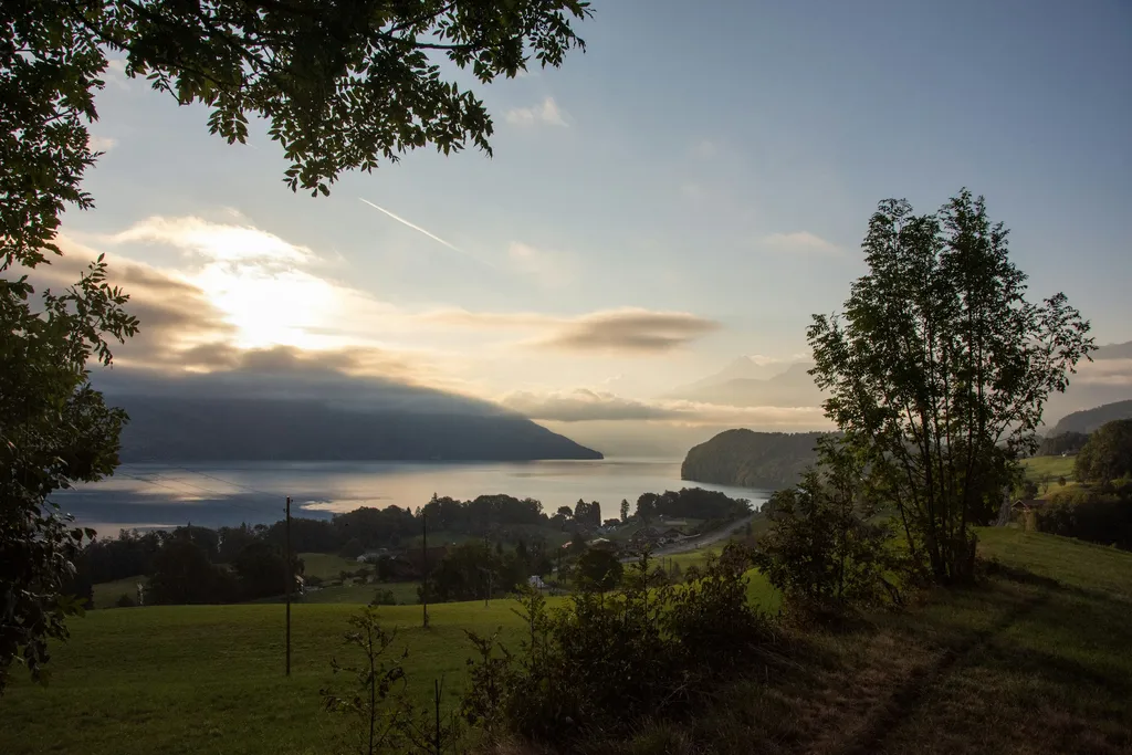 Diese Aussicht auf Berge und Thunersee erwartet Dich.