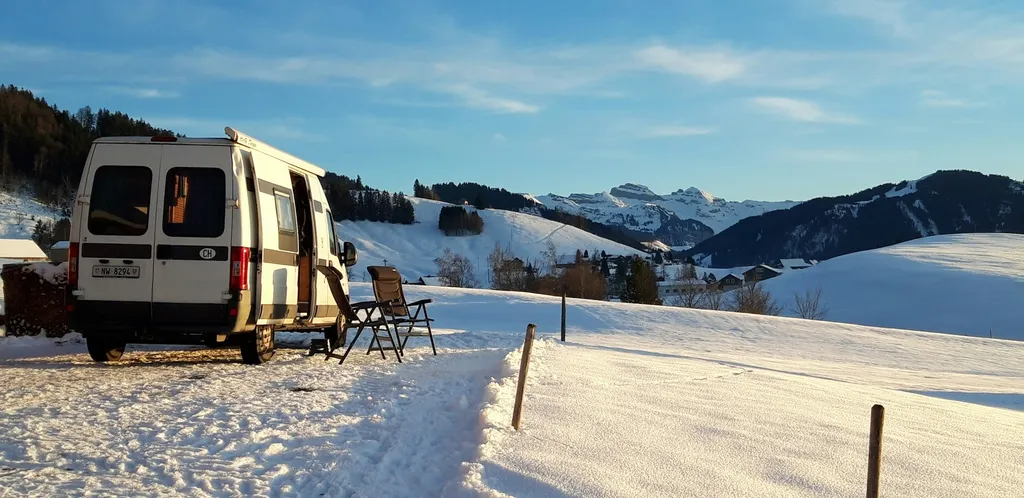 Winterparadies vor der Tür
Bei Schneebedeckter Strasse nur mit 4x4 möglich