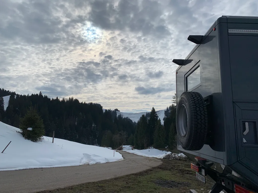 Image by Hanspeter & Kannika for spot 4425