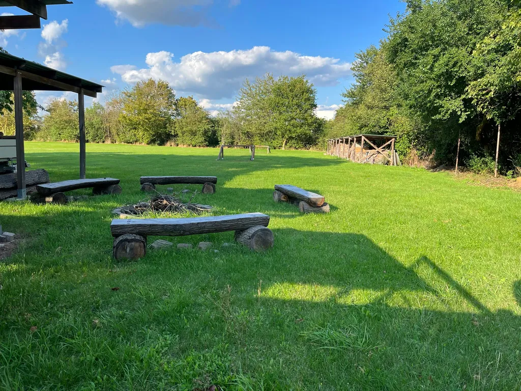 Autark am Rande einer Parkanlage