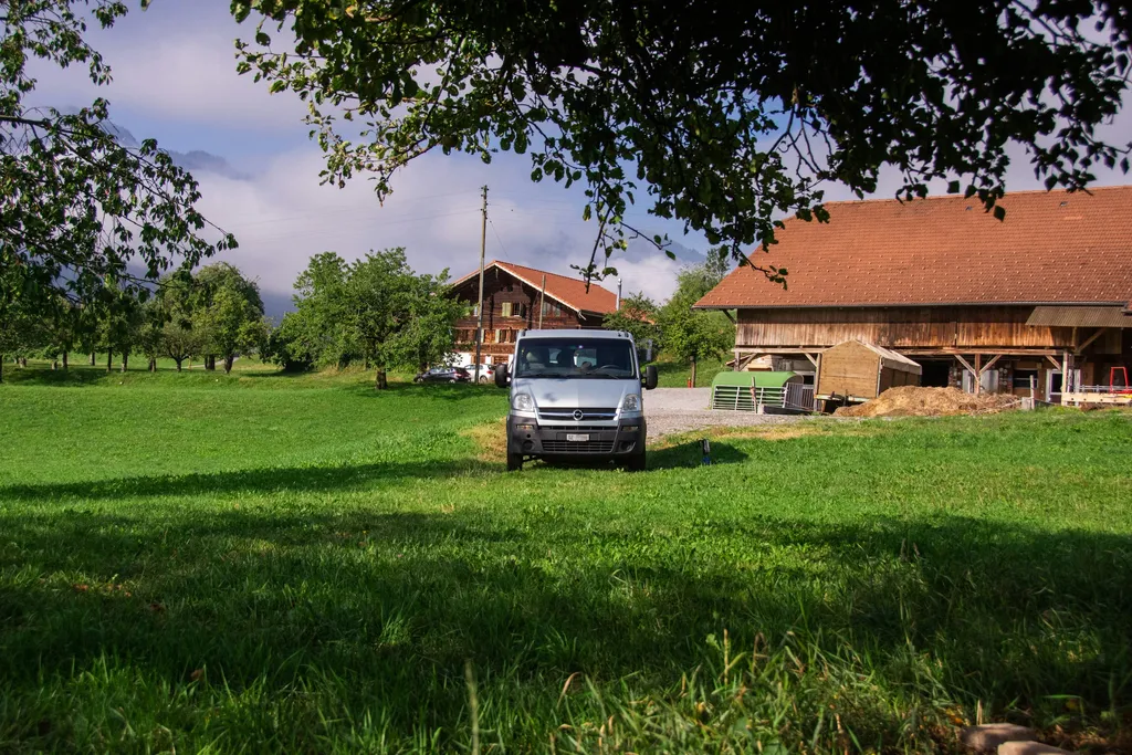 Der Stellplatz befindet sich auf einem kleinen, schön gelegenen Bauernhof.
